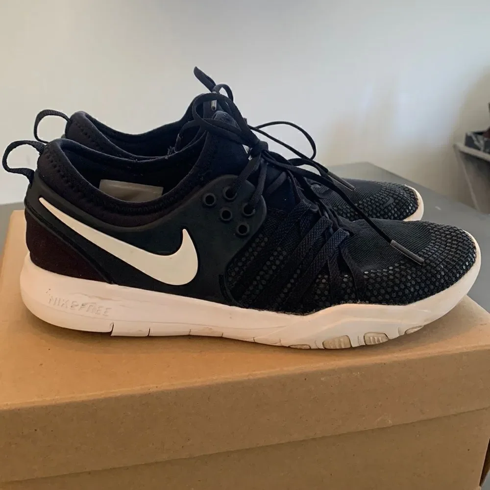 Nike Free Runs - Picture 2 of 11